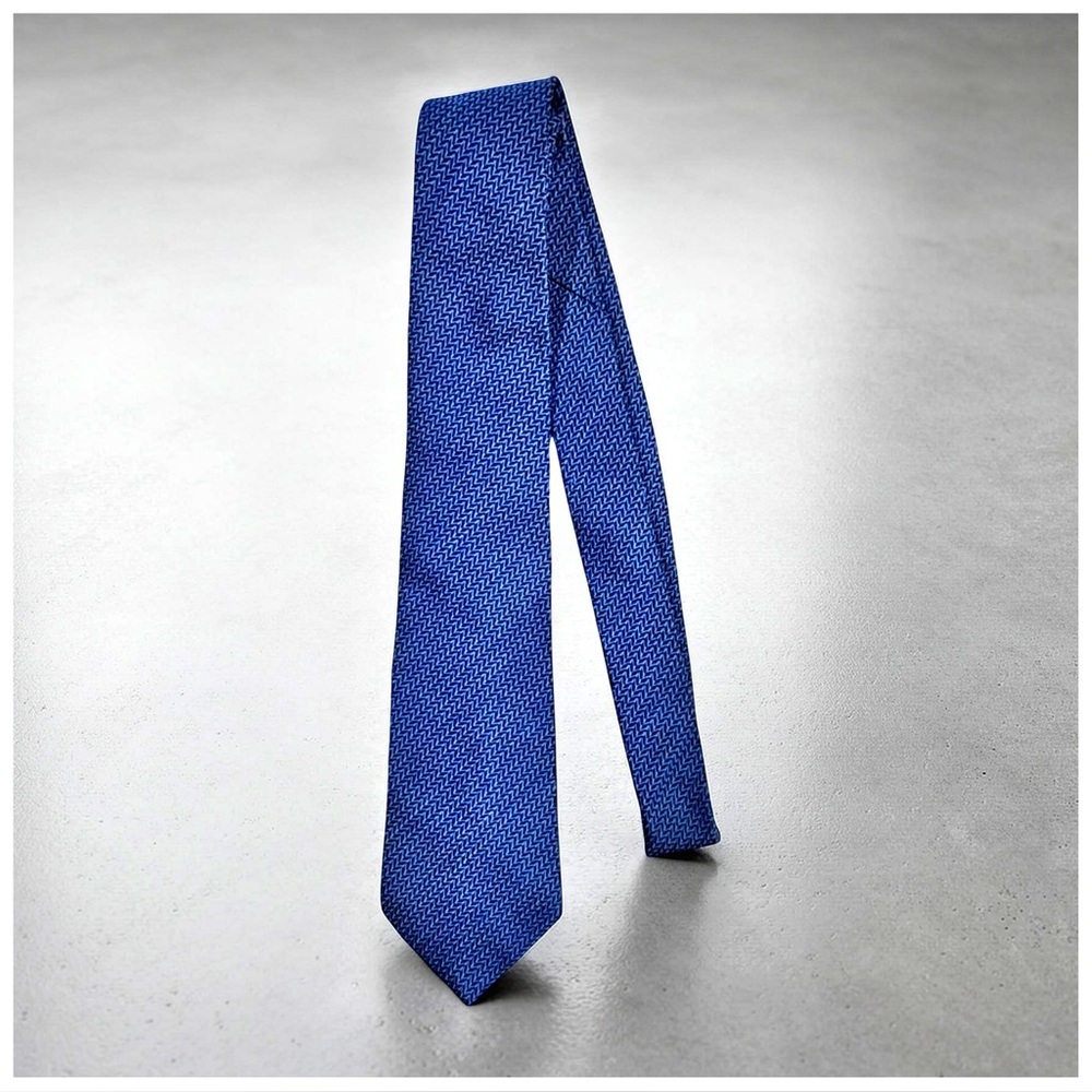 Salvatore Ferragamo Men’s Gancini Silk Textured Necktie. Blue. 59”